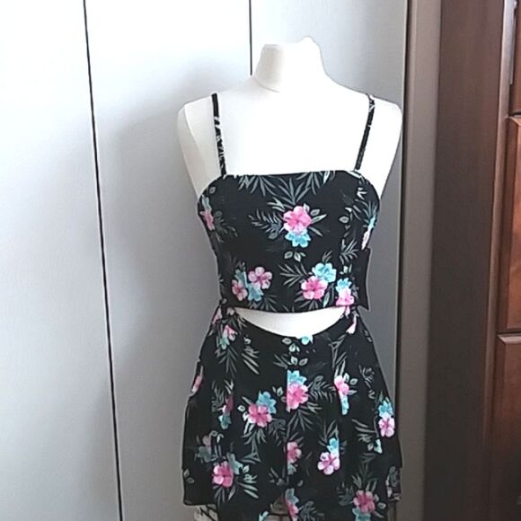 Madden NYC Tropical Flowers Bare Midriff Romper - Picture 1 of 13